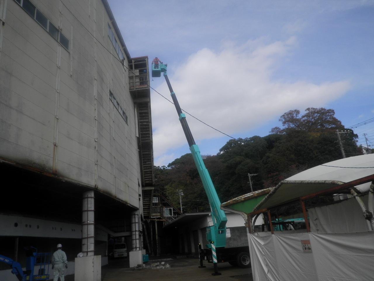 20241206競輪場　階段室屋根解体